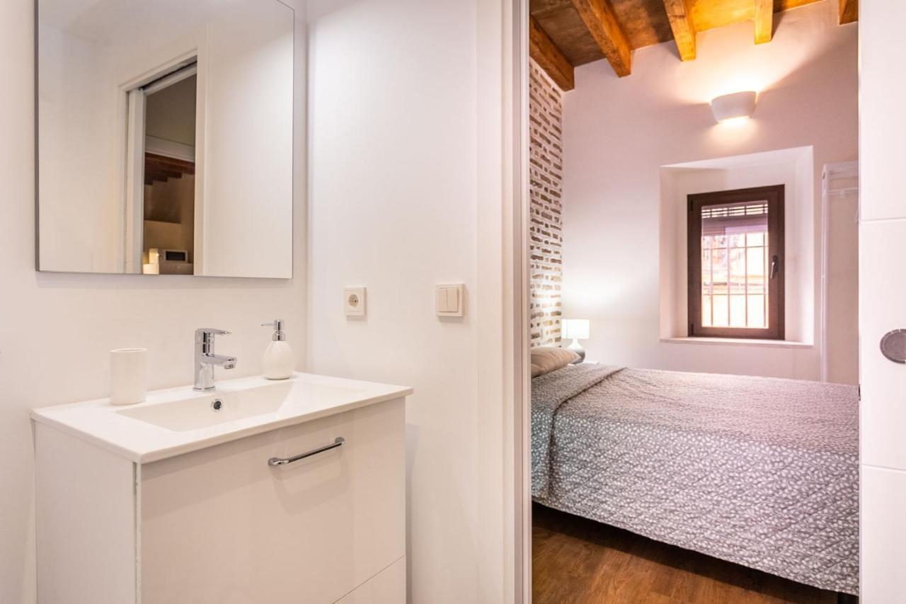 Stunning Apartment In Central Севилья Экстерьер фото